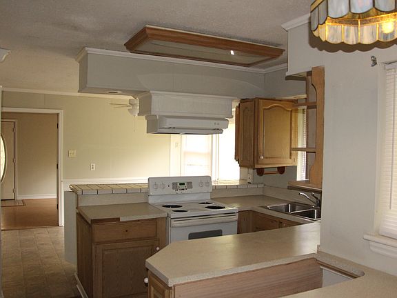 2nd image of 417 Stilwell Oaks Cres