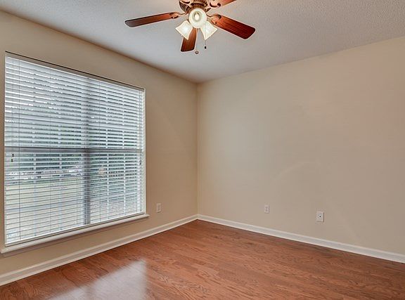 4th image of 725 Carriage Hills Ct