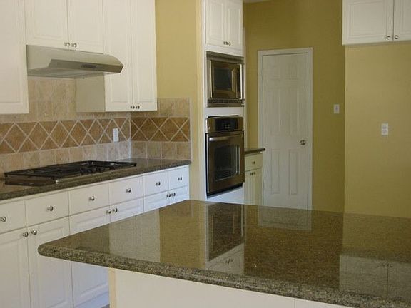 KITCHEN HAS GRANITE, STAINLESS STEEL APPLIANCE, UNDERMOUNT SINK AND NEW FIXTUR