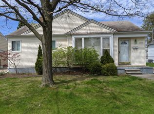 29434 Rosslyn Ave, Garden City, MI 48135