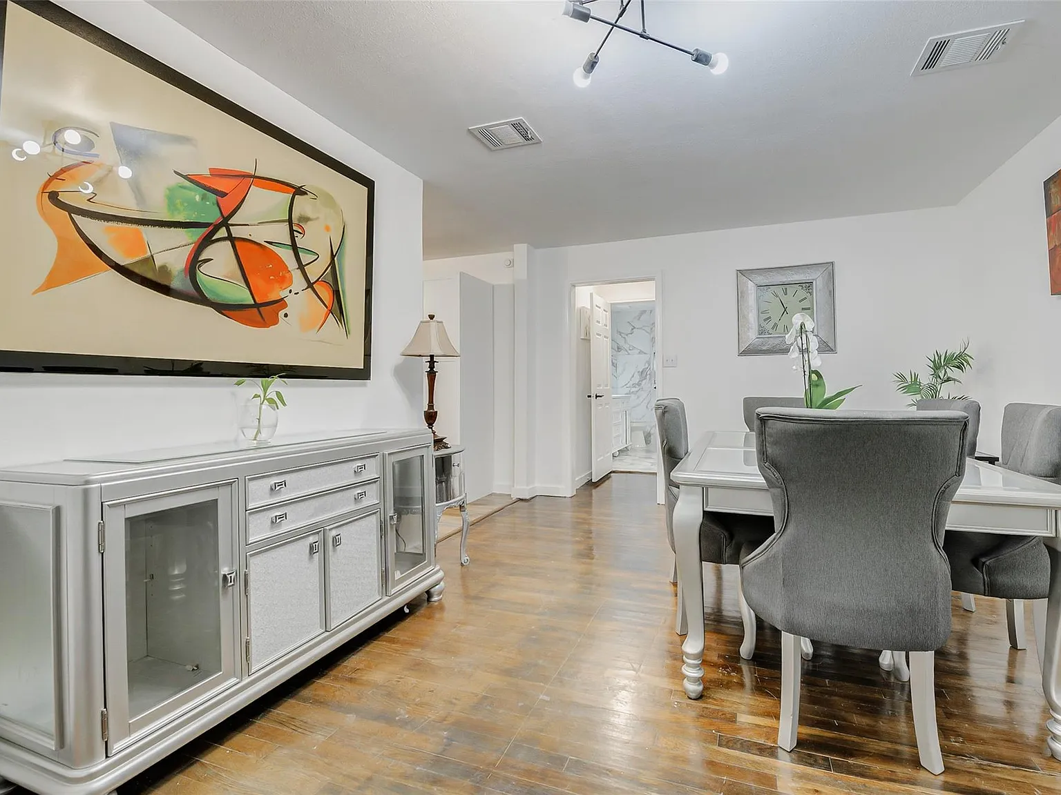 3 bed, 2.0 bath, 1638 sqft, $2,300 — Photo 4