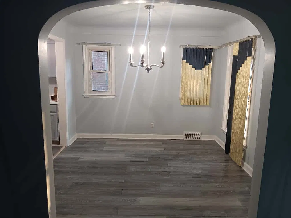 3 bed, 1.5 bath, 1300 sqft, $1,100 — Photo 3