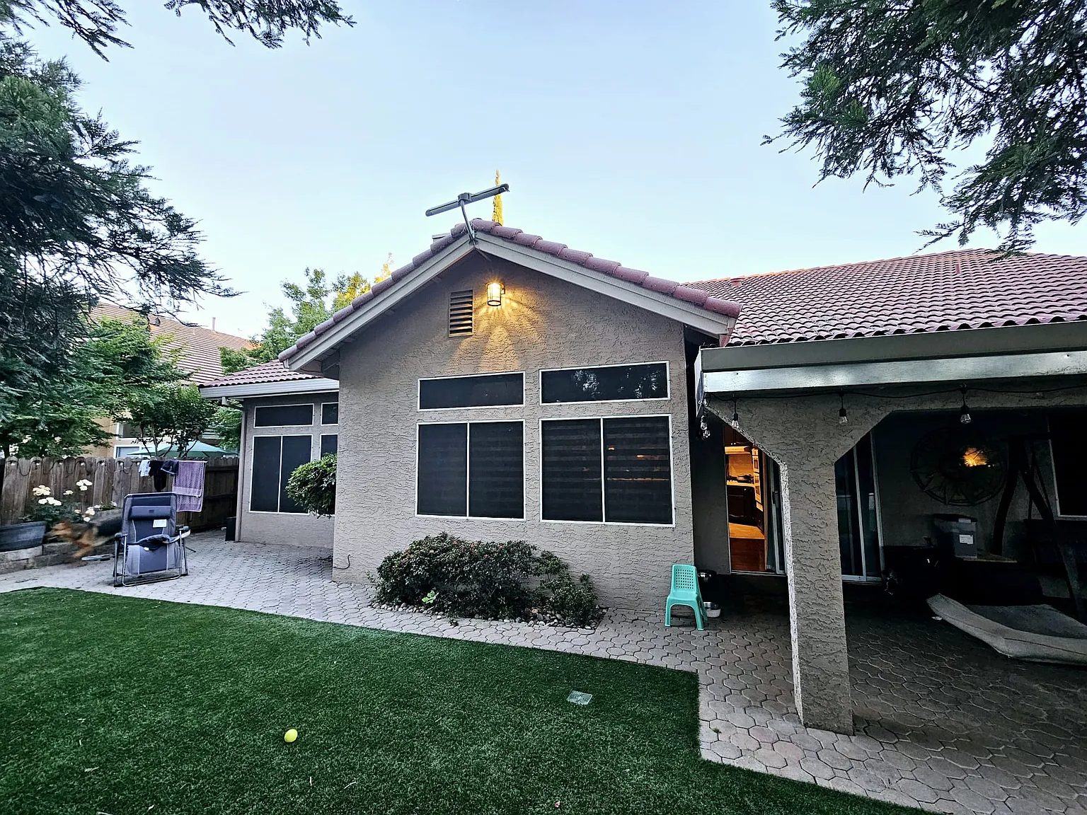 3 bed, 1827 sqft, $3,195 — Photo 3