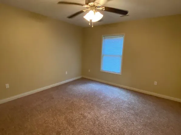 11975 Village Cir, Rolla, MO 65401