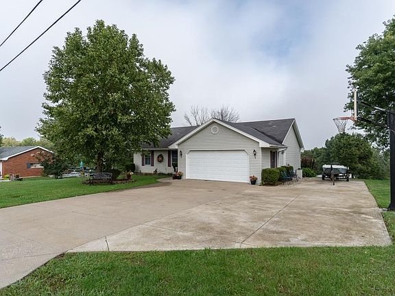3rd image of 318 Southern Dr