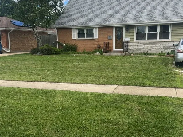 8949 Olympic Dr, Bridgeview, IL 60455