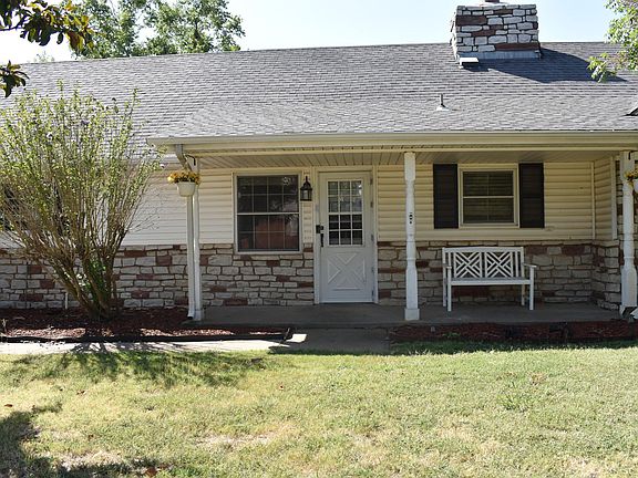 3rd image of 1111 NW Becontree Dr