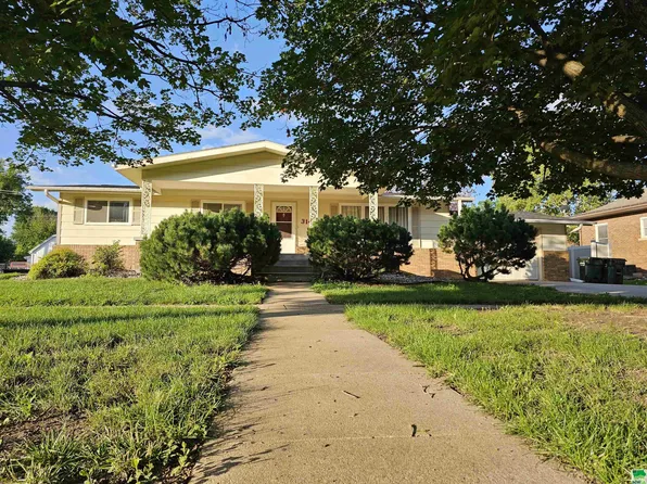 314 W 3rd St, Ponca, NE 68770