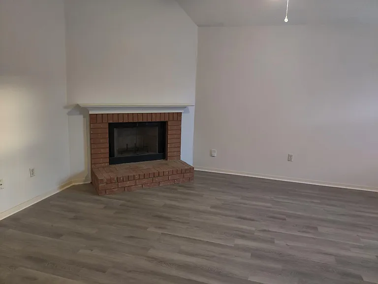 1668 Beaver Trail Dr — Photo 3