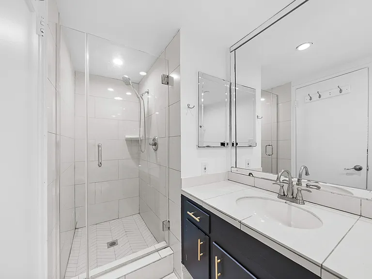 148 S Reeves Dr #4 — Photo 22