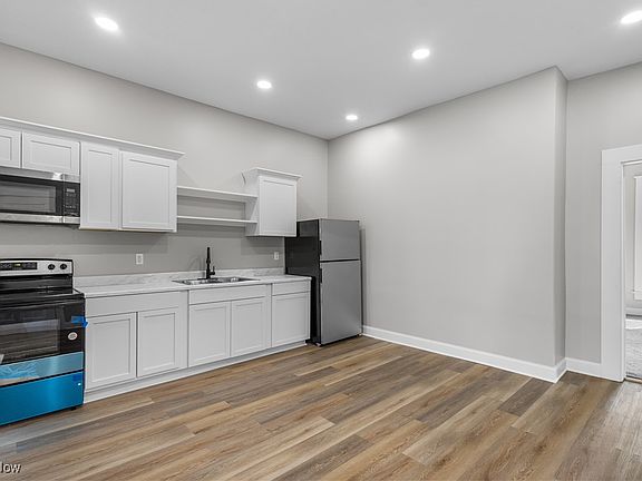 3rd image of 404 Abington Ave