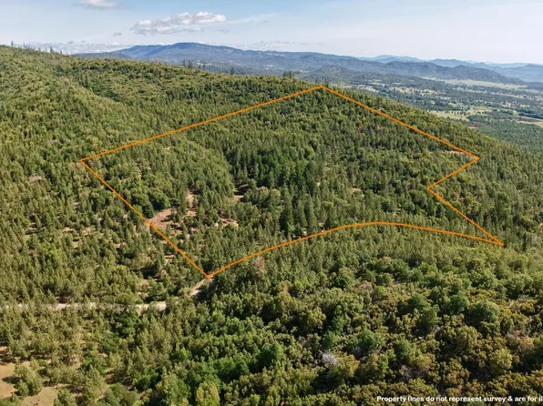 13007 Perry Rd, Central Point, OR 97502