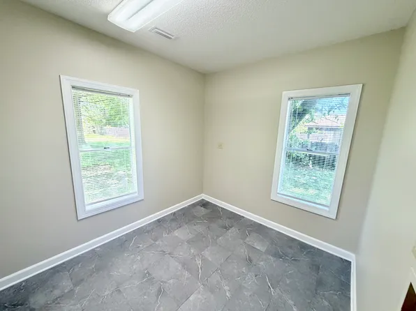 939 Hinton Waters Ave, Midland City, AL 36350