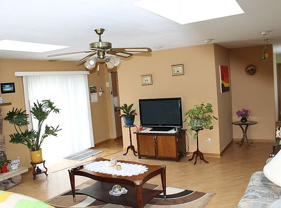 5th image of 584 King Ln