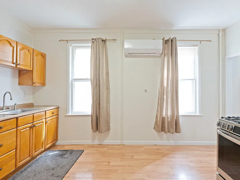 9 W 15th St #1 — Photo 15