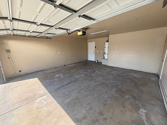 3rd image of 391 Trinity Ct