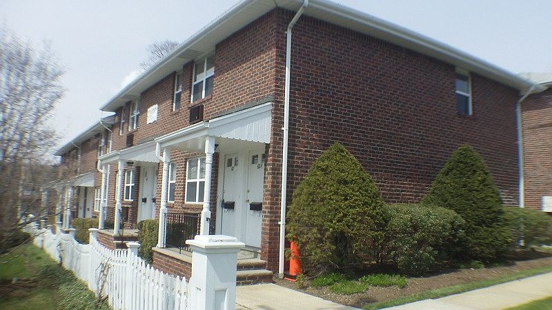 2nd Floor garden apt.