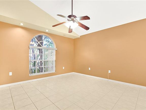 5th image of 3341 W Woodlawn Ave