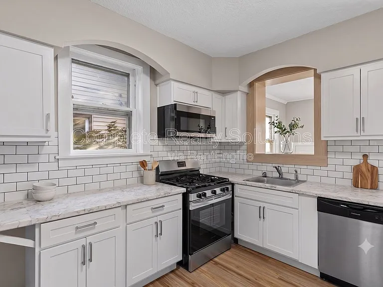 7109 Eugene Ave — Photo 2