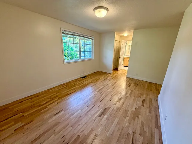 17028 NE 18th St — Photo 9