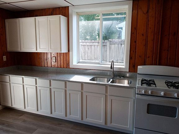 3rd image of 906 W South St APT 1
