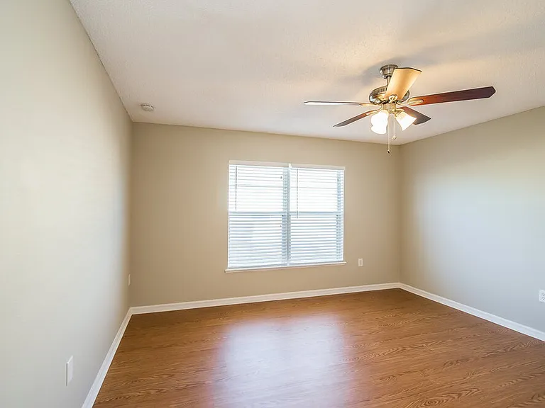 8730 Lancashire Dr — Photo 11