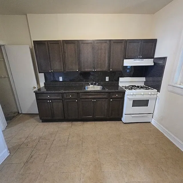 3 bed, 1080 sqft, $1,795 — Photo 3