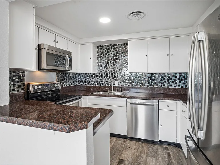 Well Outfitted Kitchen!