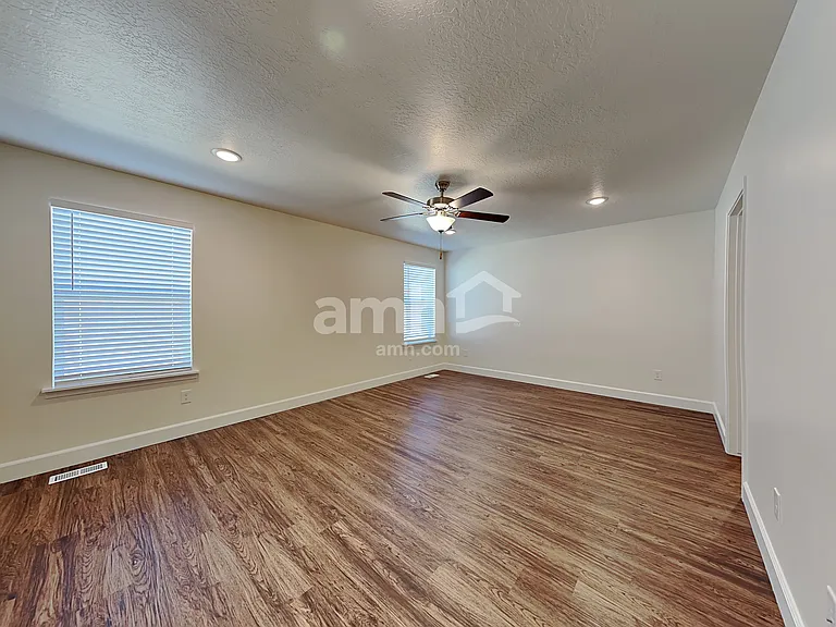 2293 E Frontier St — Photo 9