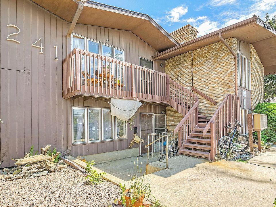 1241 Balsam Exterior