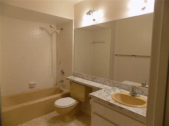 5th image of 643 SE Calmoso Dr