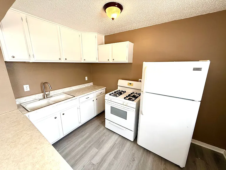 1827 E Highland Blvd — Photo 8