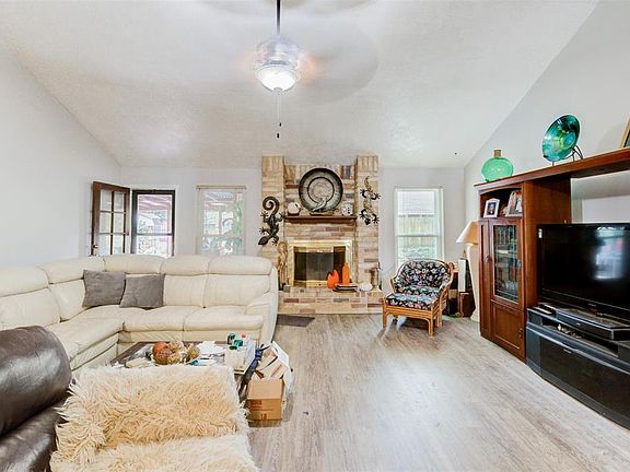 5th image of 5685 Country Glen St