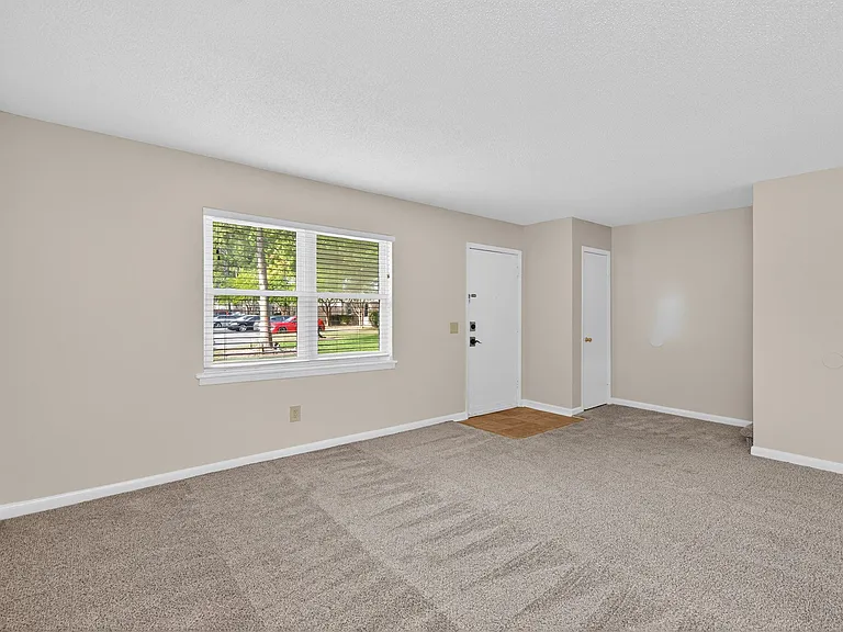 Woodlocke Apartments — Photo 44