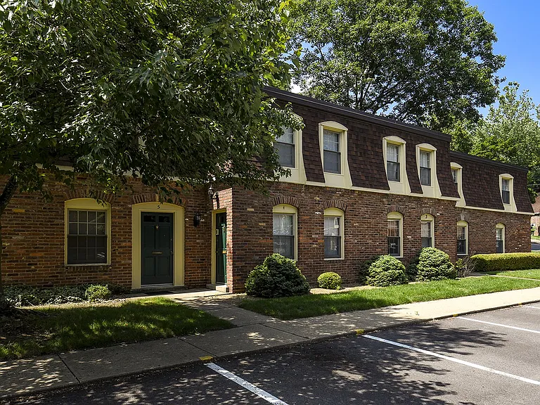 River Oaks Townhomes at Fox Chapel — Photo 29