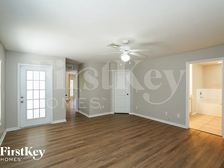 1002 NE 33rd Ln — Photo 8