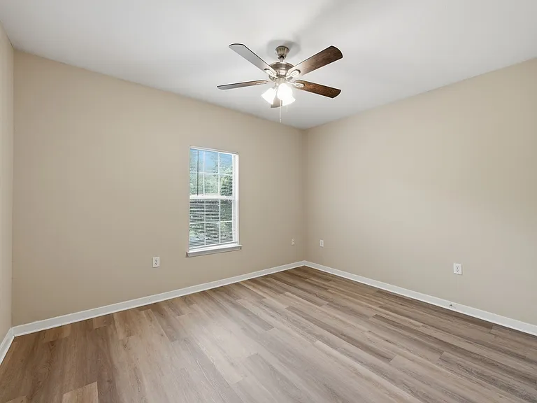 Elora Place Apartments — Photo 28