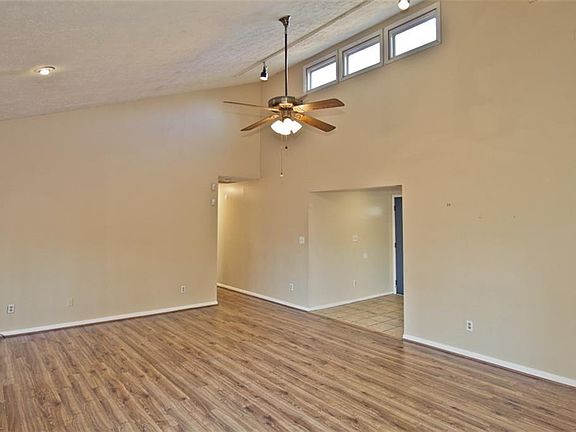 4th image of 15 Gainsborough Pl