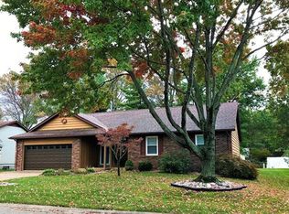 5017 Southwood Dr, Godfrey, IL 62035