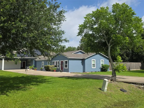 3632 W Meadow Ln, Dickinson, TX 77539