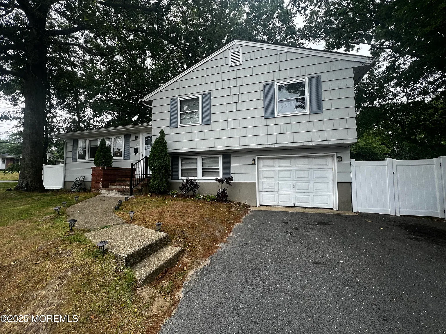 4 bed, $2,200 — Photo 1