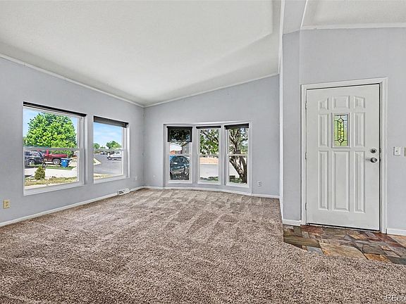 4th image of 691 Meadowlark Lane