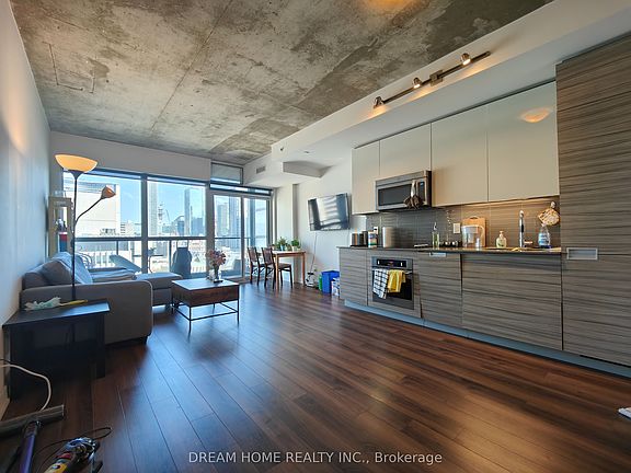 4th image of 210 Simcoe St #1109