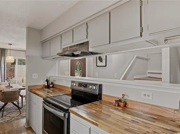 805 Salem Pointe Ln, Winston Salem, NC 27101