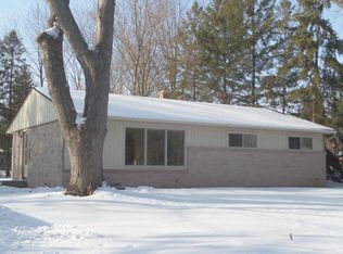 W148N6183 Wampum Dr, Menomonee Falls, WI 53051