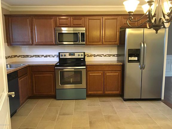 2nd image of 124B Buckingham Dr