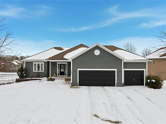 2nd image of 703 SW Longhorn Dr