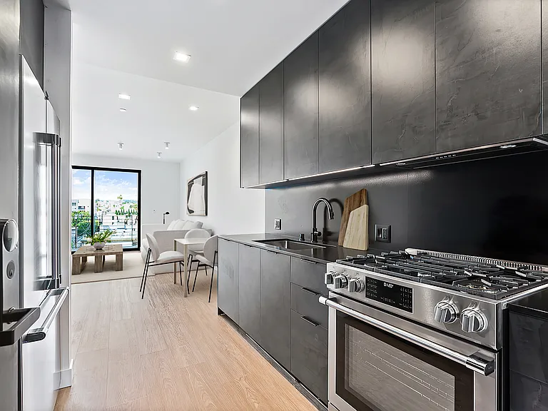 Venue Residences — Photo 87