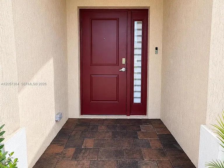 461 NE 5th Way #461 — Photo 2