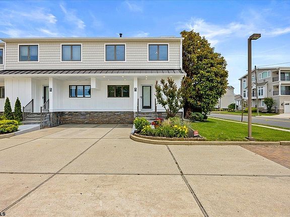 2nd image of 3515 Amherst Ave #7